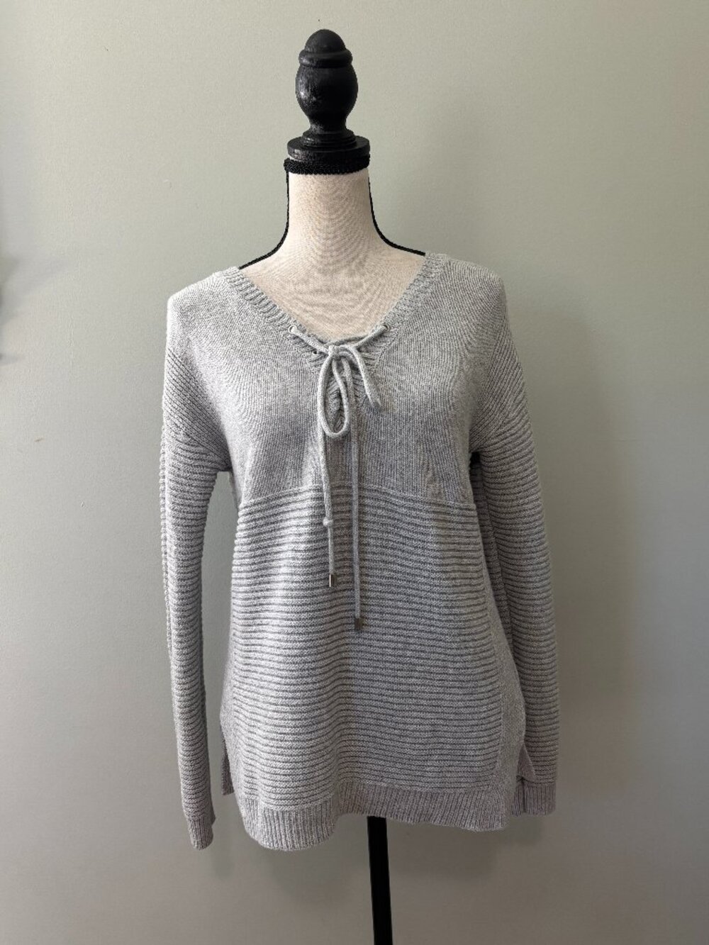 Romeo & Juliet Couture Grey Lace-Up Ottoman Rib Sweater Size L Like New